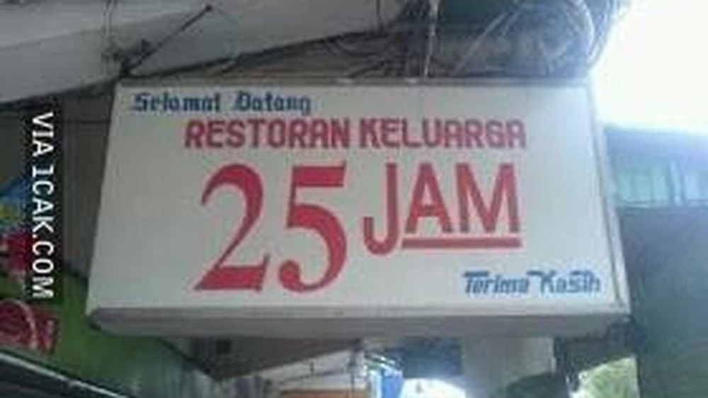 Tulisan buka 24 jam yang nyeleneh pada tempat usaha bikin tepuk jidat